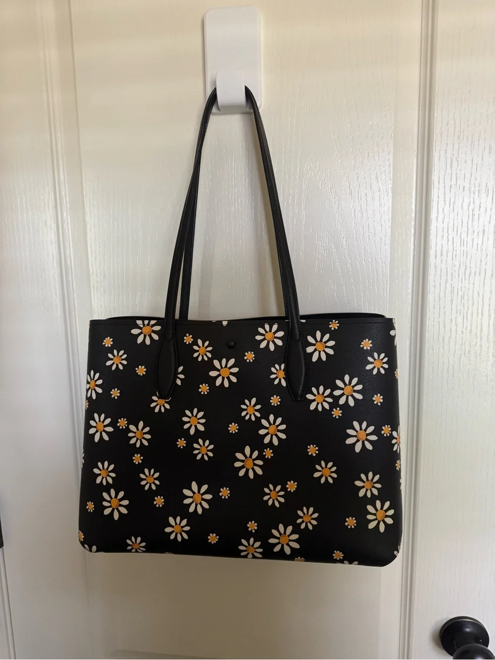 Kate Spade Black Daisy Print Tote Purse + Matching Zip Wristlet Pouch 🌼